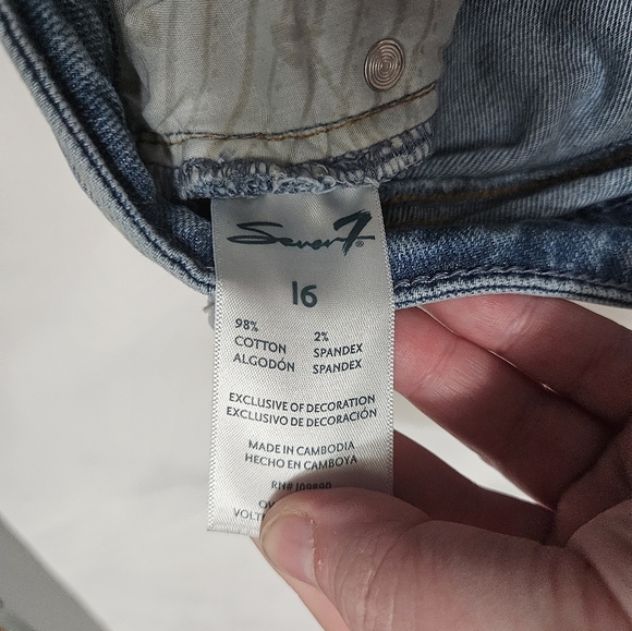 Seven Distressed Light Wash Straight Leg Jeans! - Picture 4 of 7